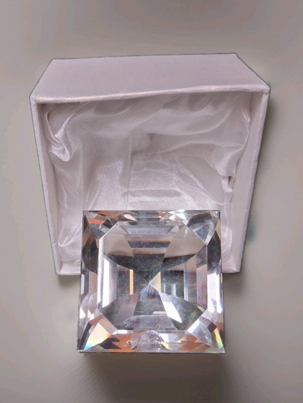 NIB Oleg Cassini Crystal Paperweight Cut Diamond Princess Clear 2” 123551